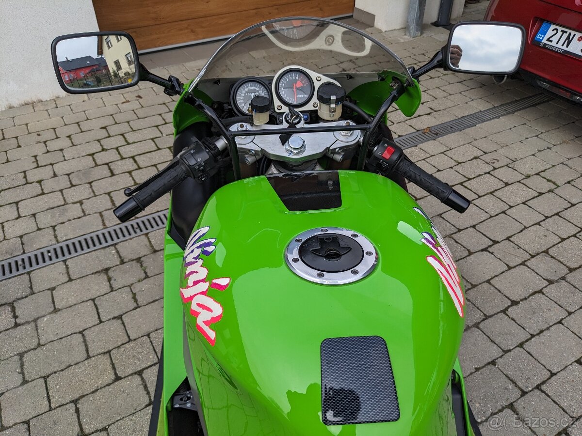 Kawasaki ZX-7R - 6