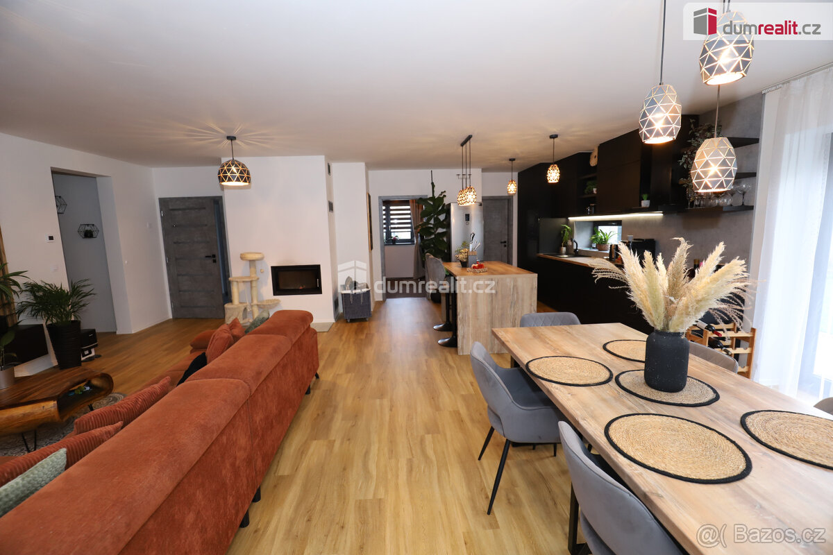 Krásný dokončený zkolaudovaný rodinný dům 5+kk se zahradou v - 6