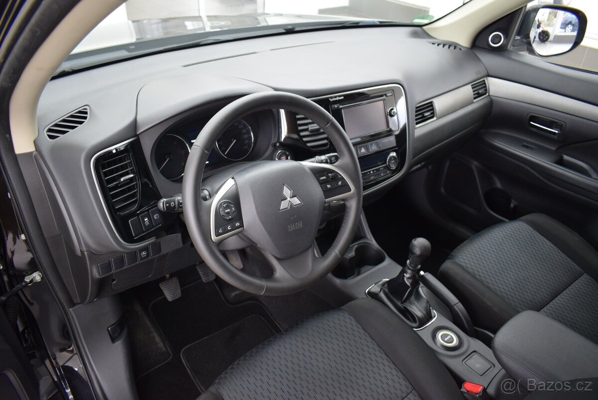Mitsubishi Outlander 2,3 Di-D 110 kW,7-míst,4x4,kamera,TZ - 6