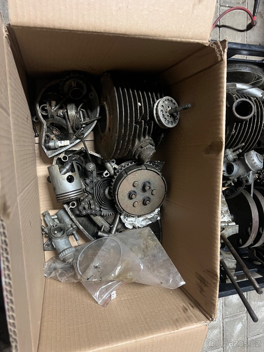 JAWA 250 + NÁHRADNÍ DÍLY (3 motory) - 6