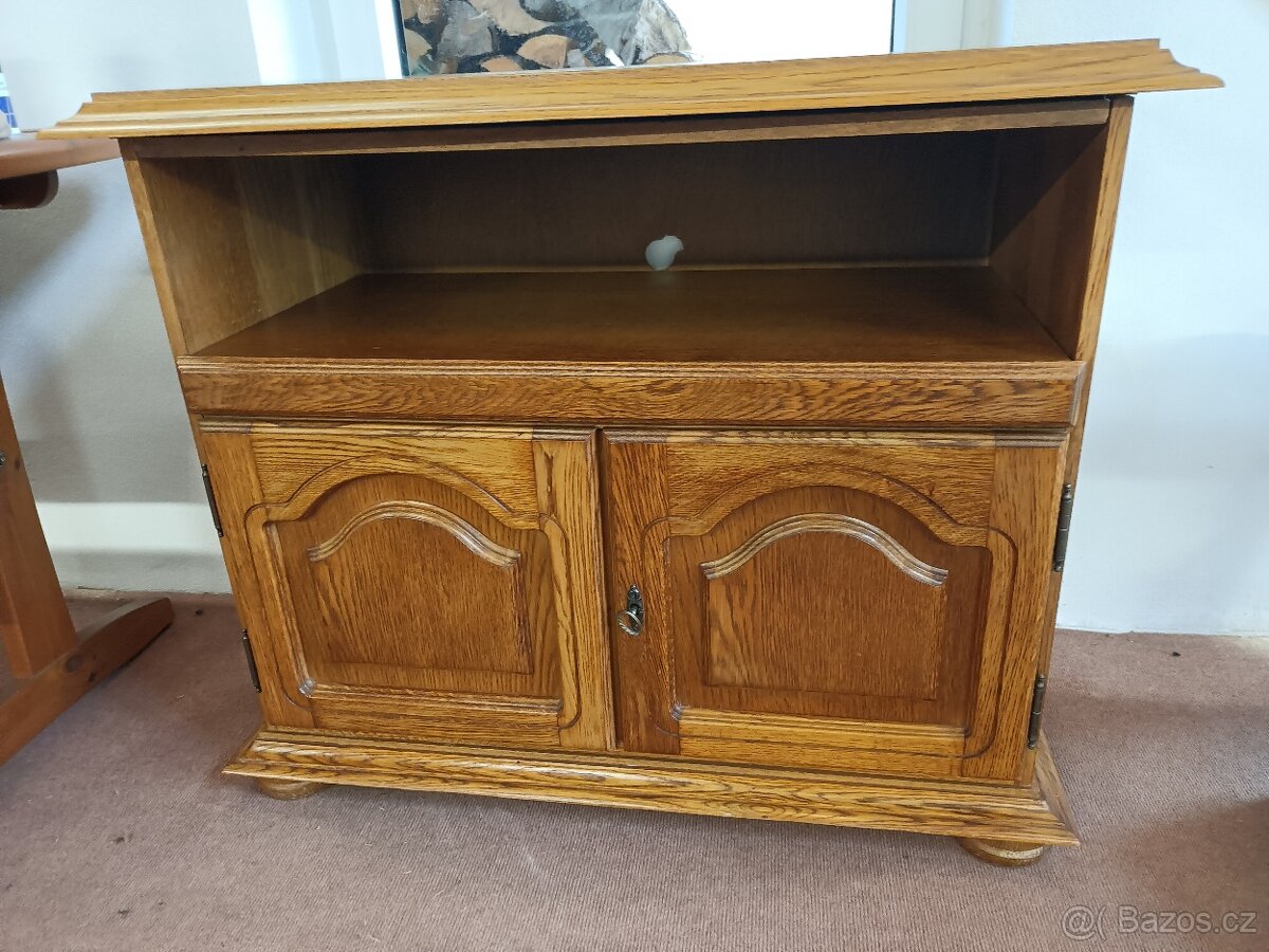 Rustikální komoda na elektroniku . - 6