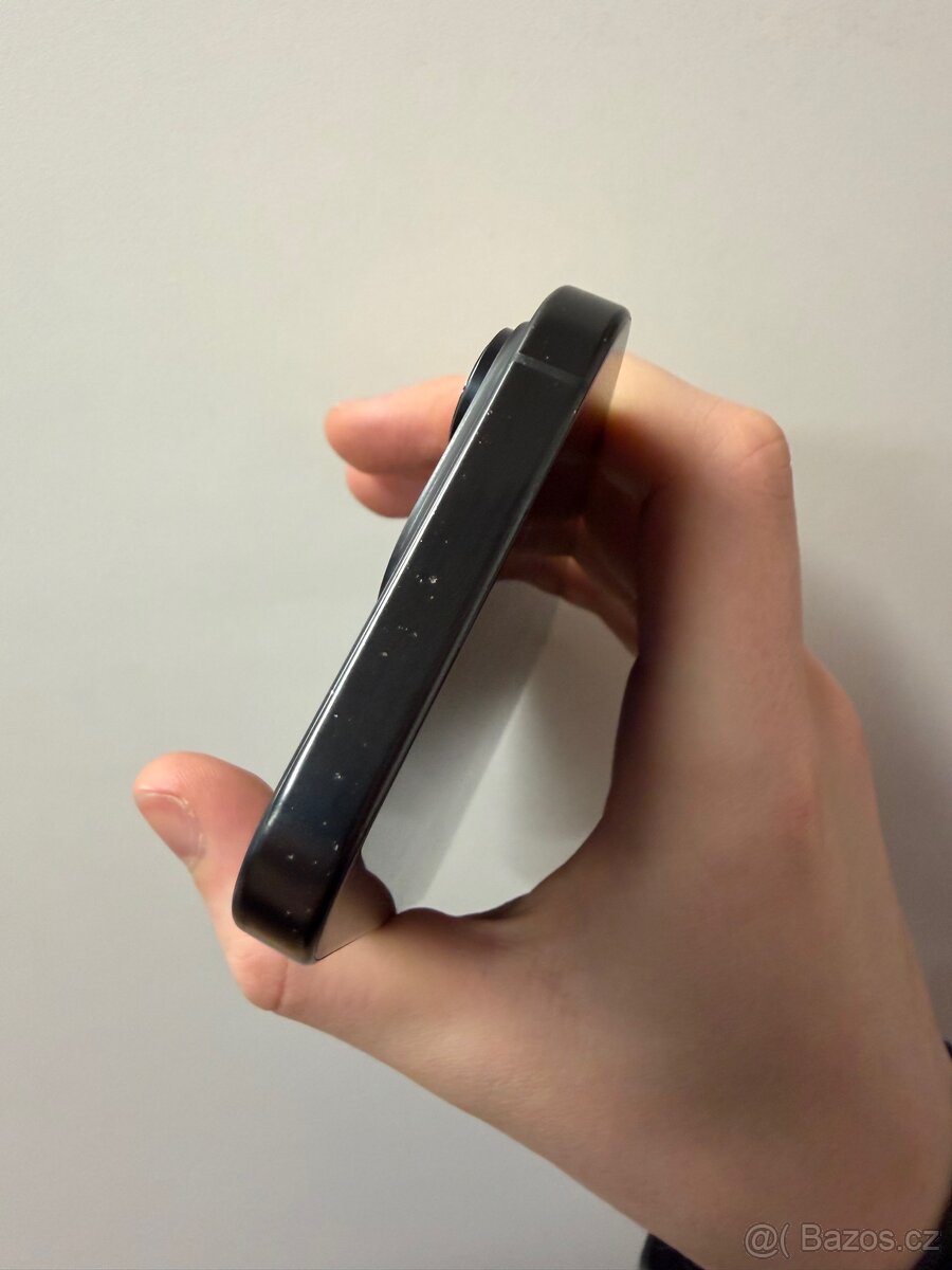 iPhone 16 Pro, baterie 98% - 6