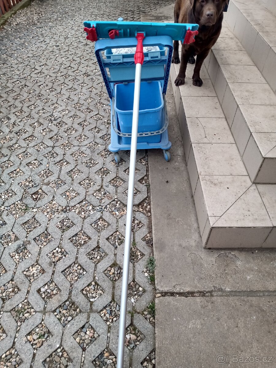 Čistič na okna + úklidový komplet - 6