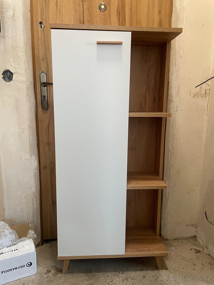 Koupelnové skříňky a zrcadlo - 6