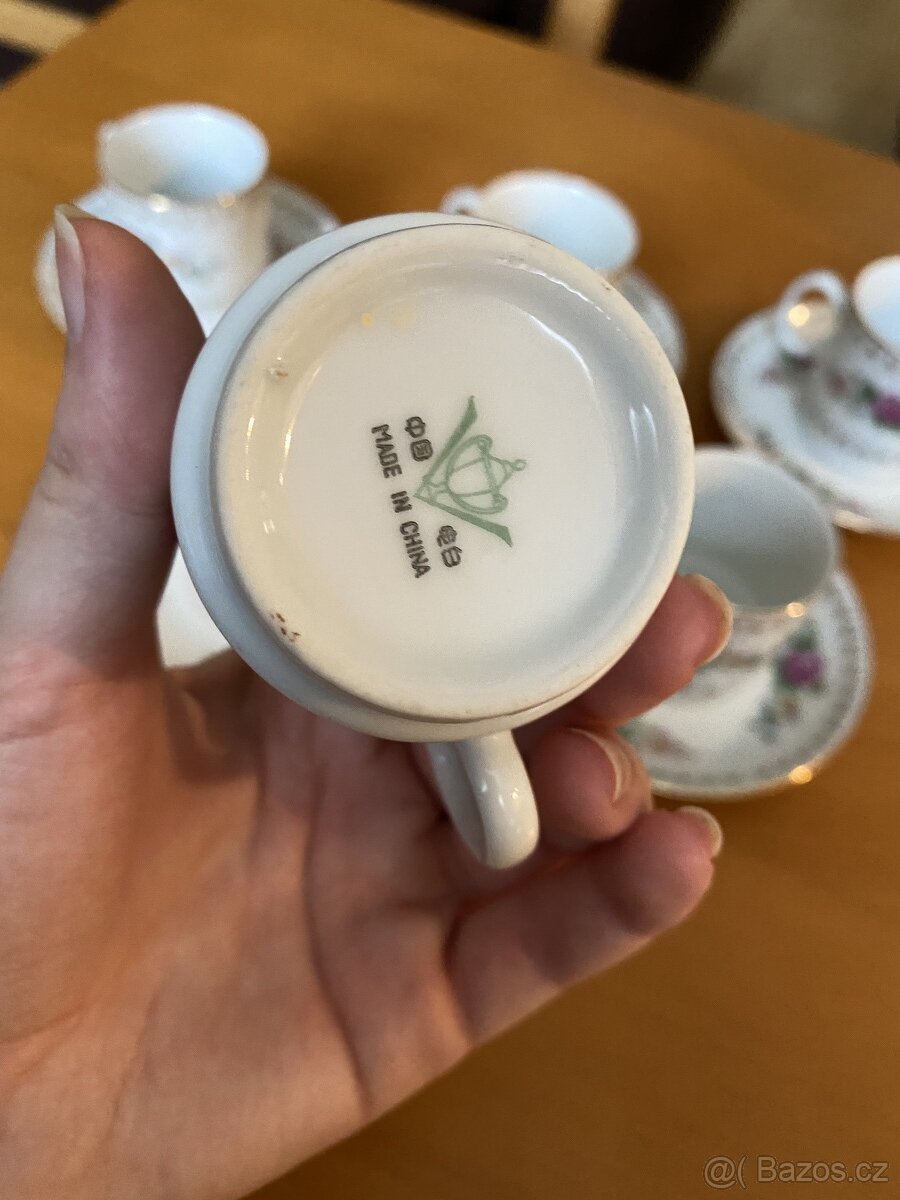 Malé porcelánové hrníčky s talířky - 6