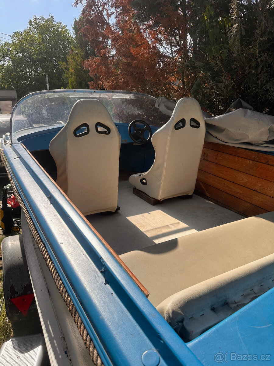 Motorový člun 5,5 metrů - 6