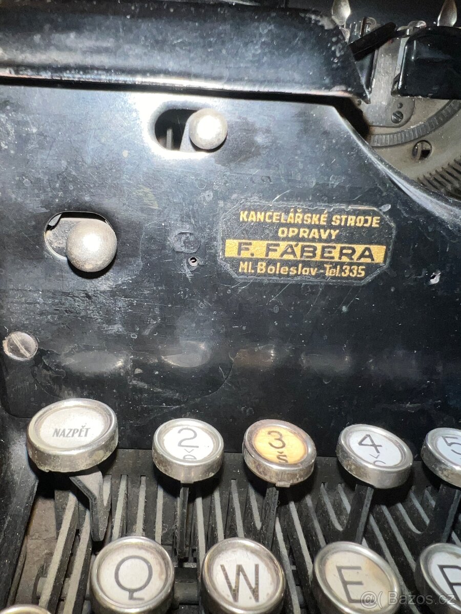 Skříňka pod psací stroj a psací stroj - 6