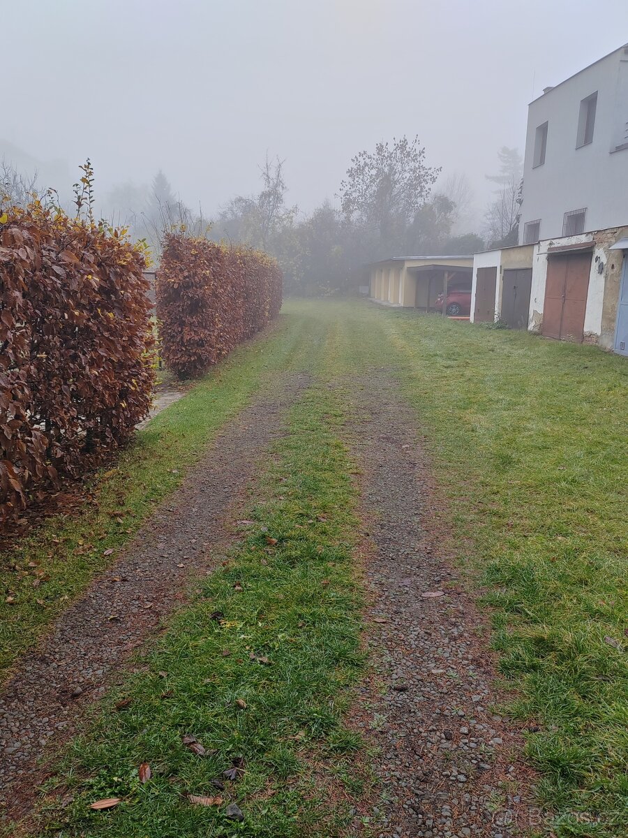 Velmi pěkná, suchá garáž. - 6