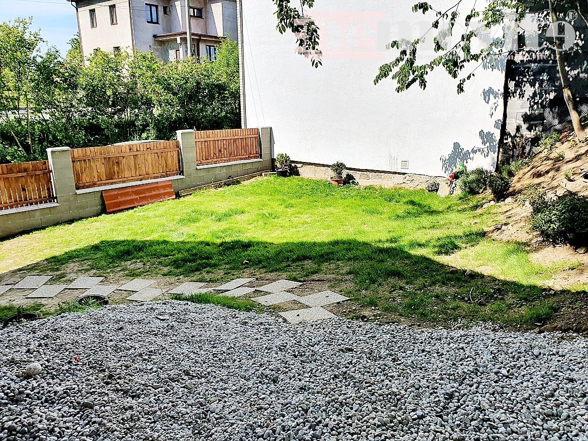 Exkluzivně nabízíme na prodej rodinný dům s dvěma bytovými j - 6