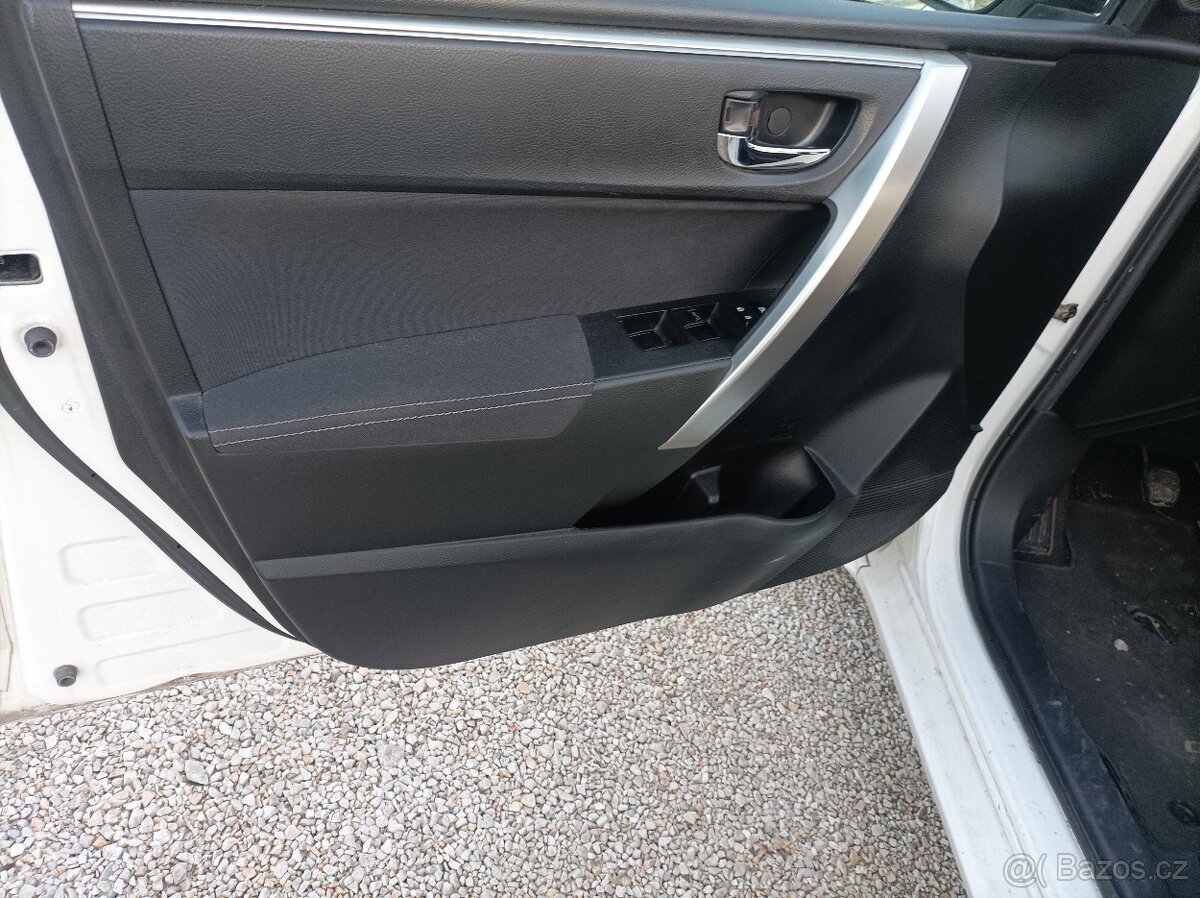 Toyota Corolla 1.6 benzín 1 majiteľ - 6