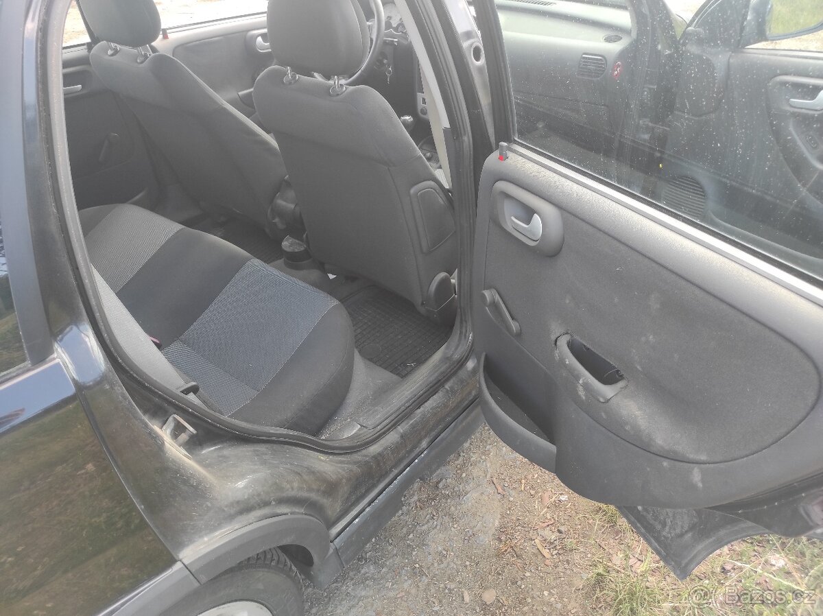 Opel Corsa C 1,2 59kw Twinport 2006 - 6