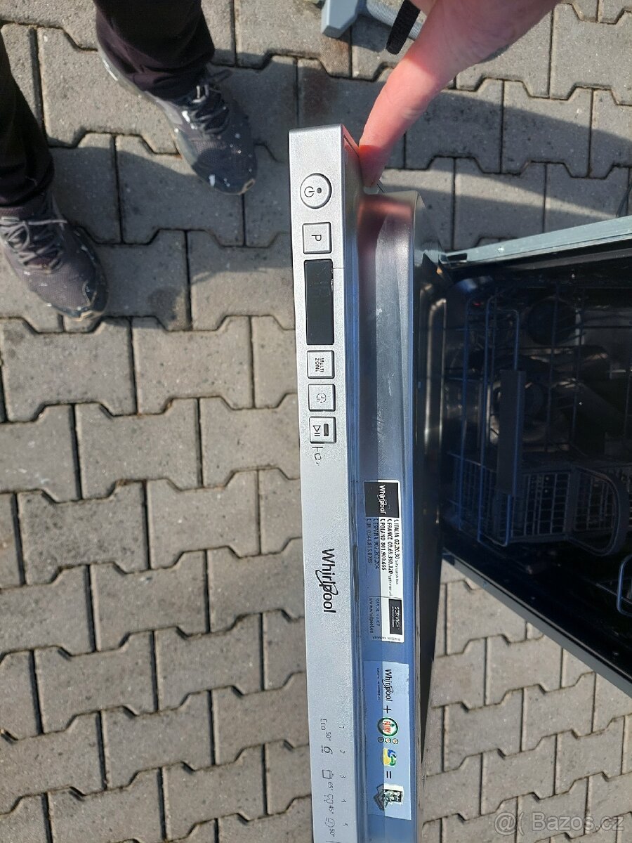 Myčka Whirpool vestavěná 45 cm - 6