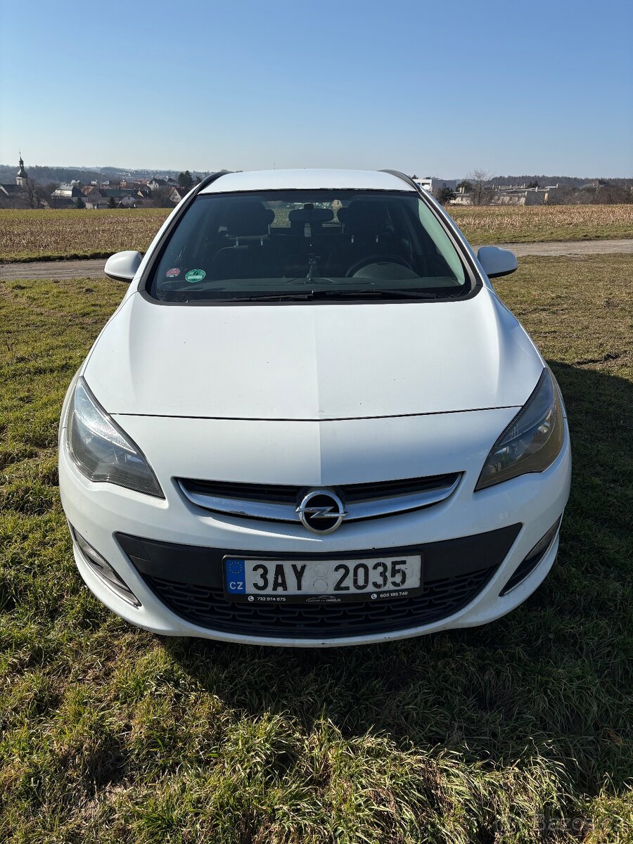 Prodám Opel Astra r.v. 2014 - 6