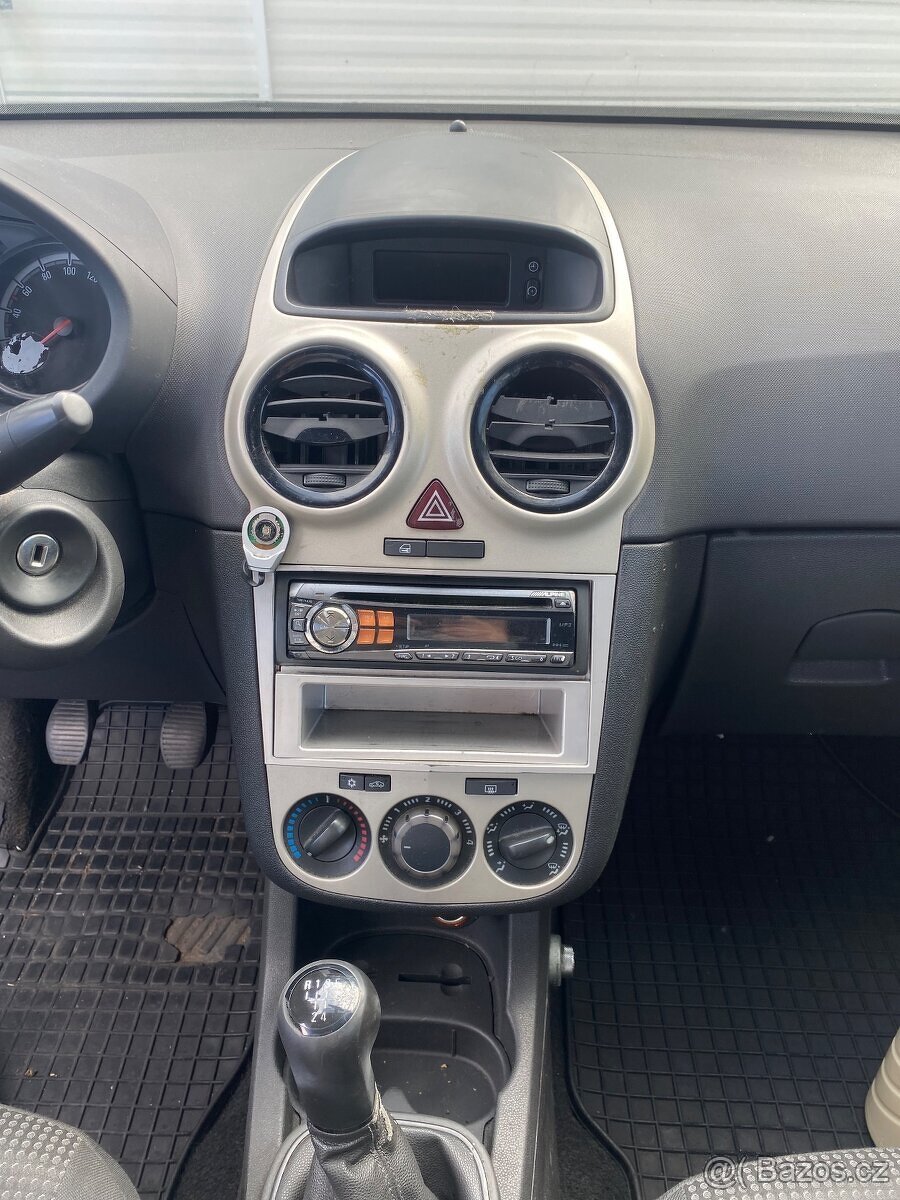 Opel Corsa VAN 1.2 16v , rok 2007 - 6