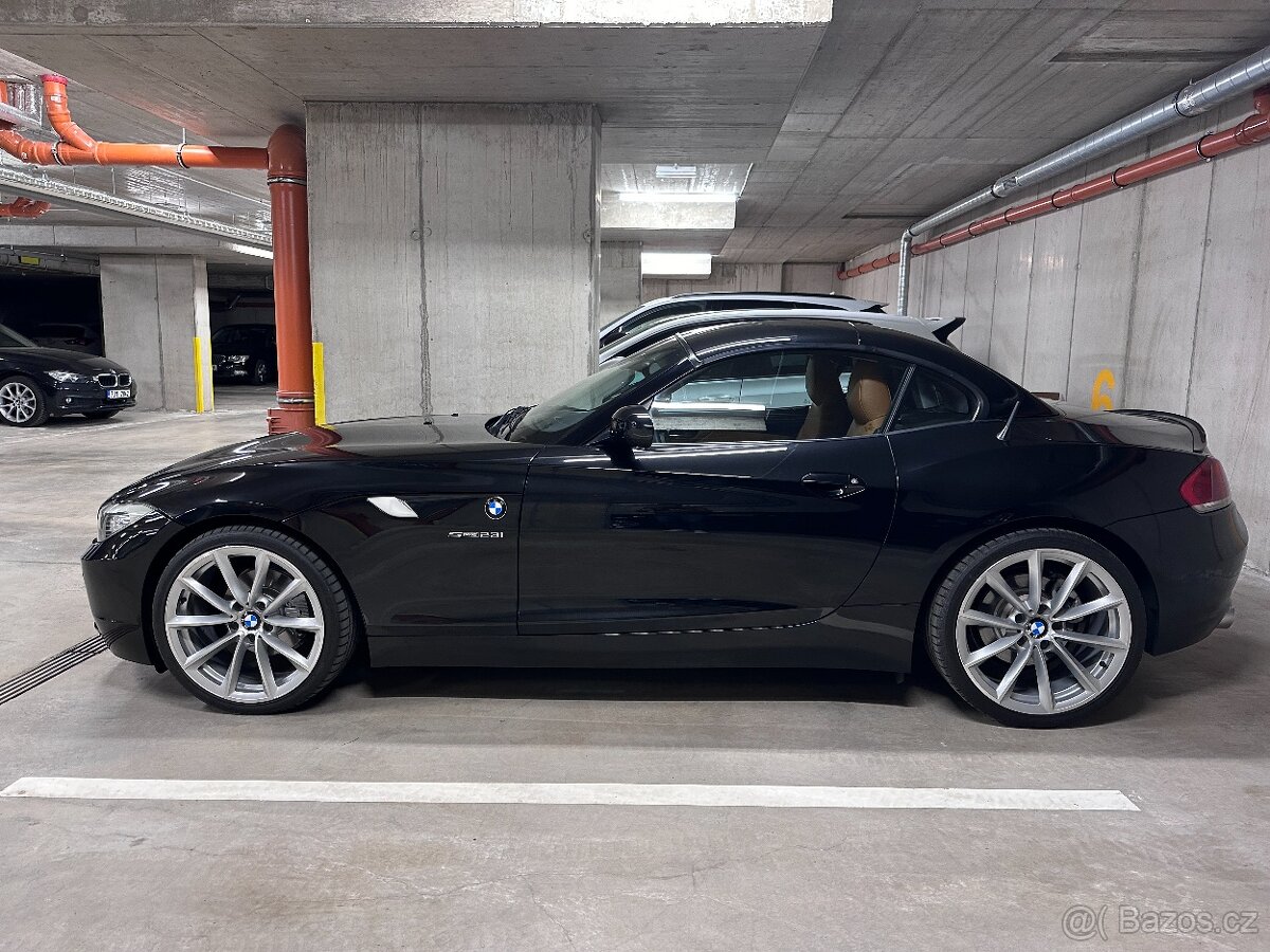 BMW Z4 sDrive 23i E89, schwarz metallic + hnědá kůže, výbava - 6