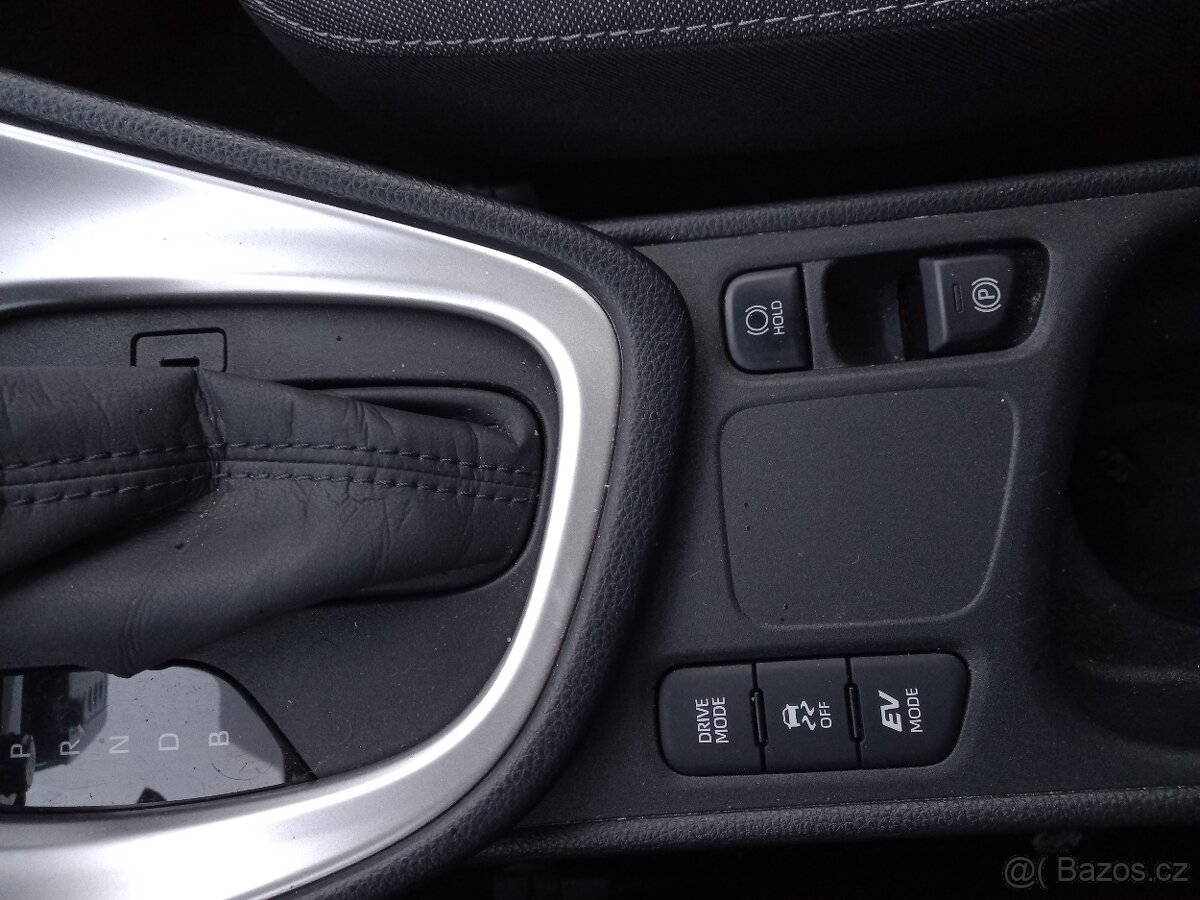 Toyota Yaris 1.5 HYBRID ,zakoupeno v ČR - 6