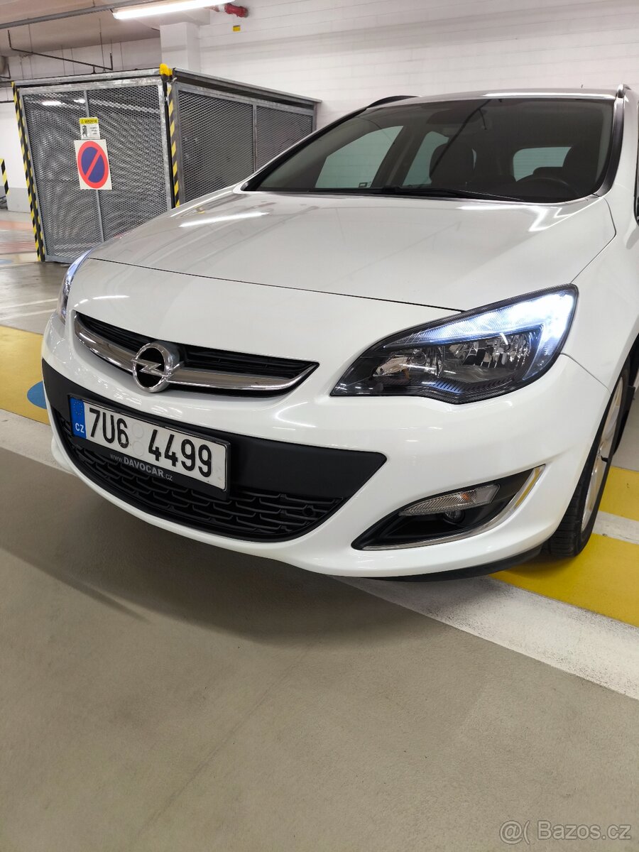Opel Astra sport tourer 2013 - 6