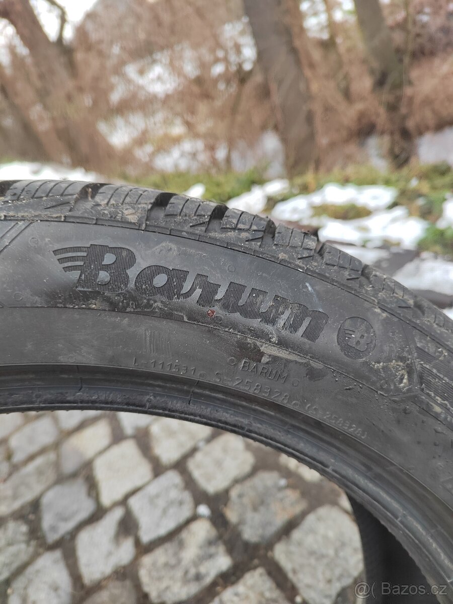 Prodán 2ks zánovních zimních pneu 205/50/17 Barum polaris 5 - 6