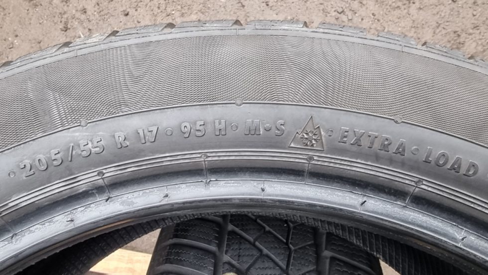 Zimní pneu 205/55/17 Continental - 6
