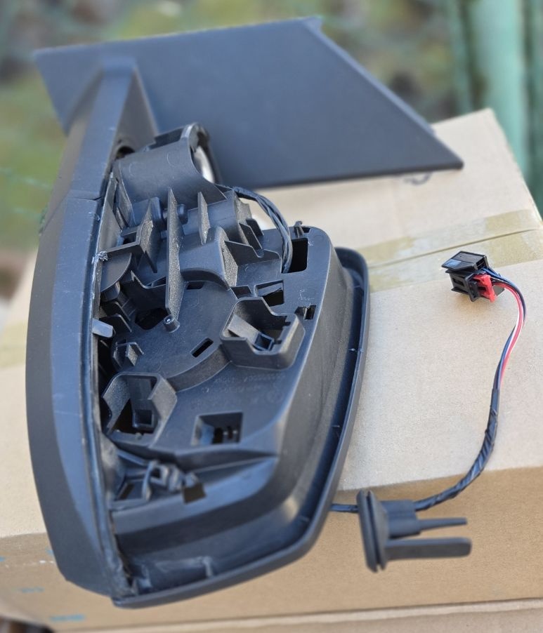 Prodám levé vnější zrcátko VW Caddy (2024). - 6