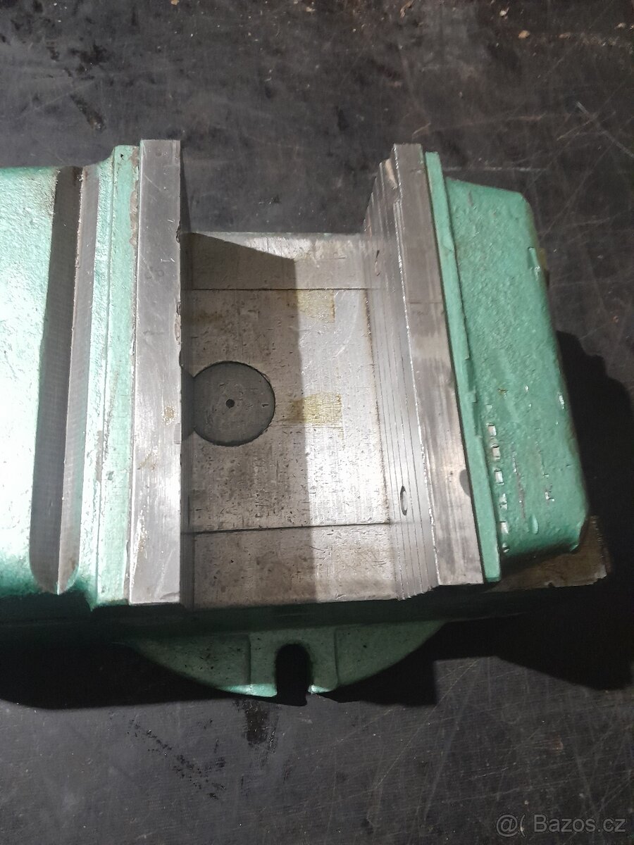 Strojní svěrák 200mm - 6