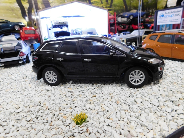 model auta Mazda CX7 1:18 čierna farba - 6