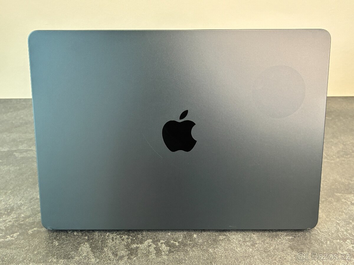 MacBook Air 13'' 2022 / M2 / 16GB / 256GB SSD - 6