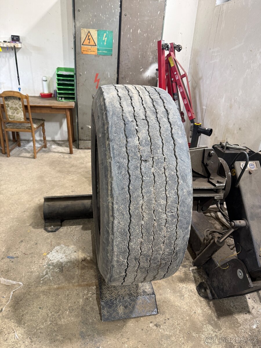 385/65/22.5 na stavbu cena za 3 ks - 6