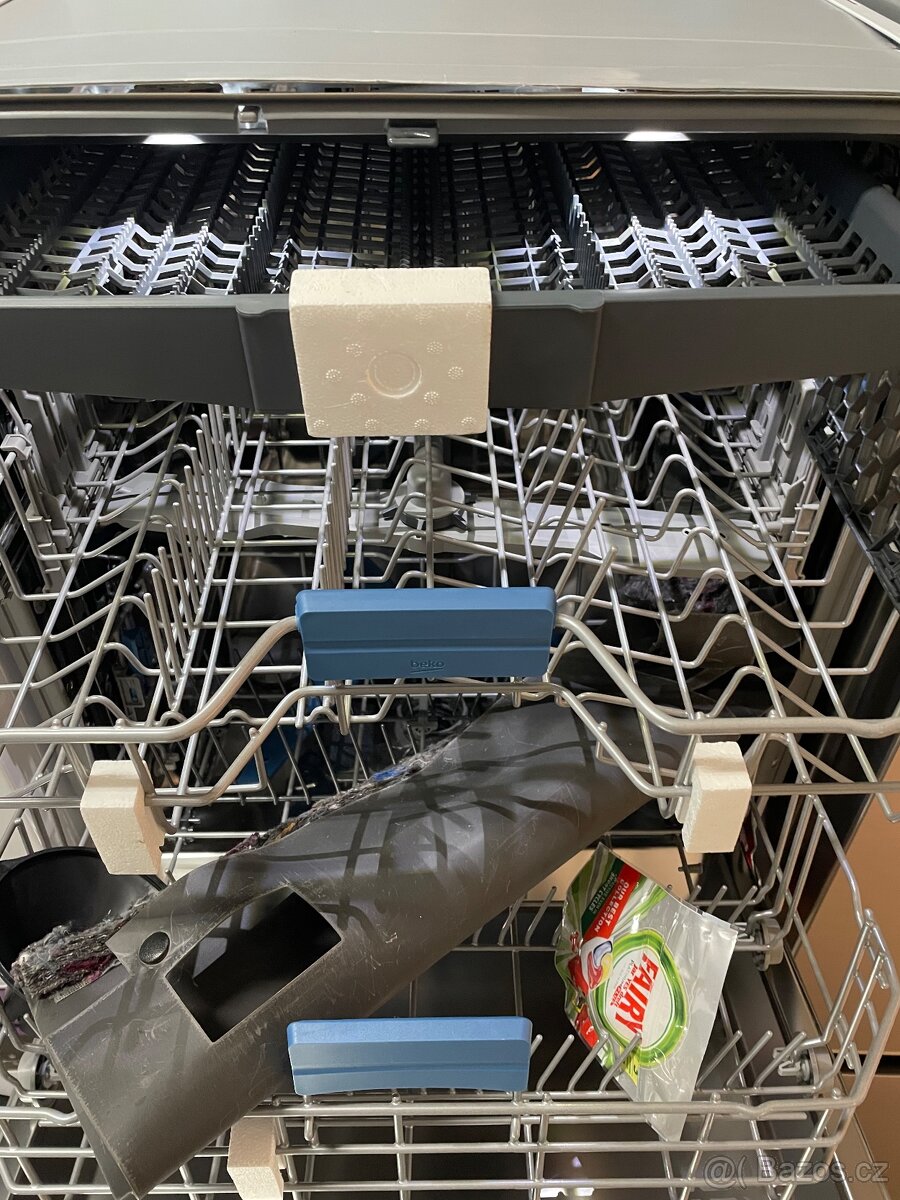 Nepoužitá myčka Beko BDIN38550C - 6