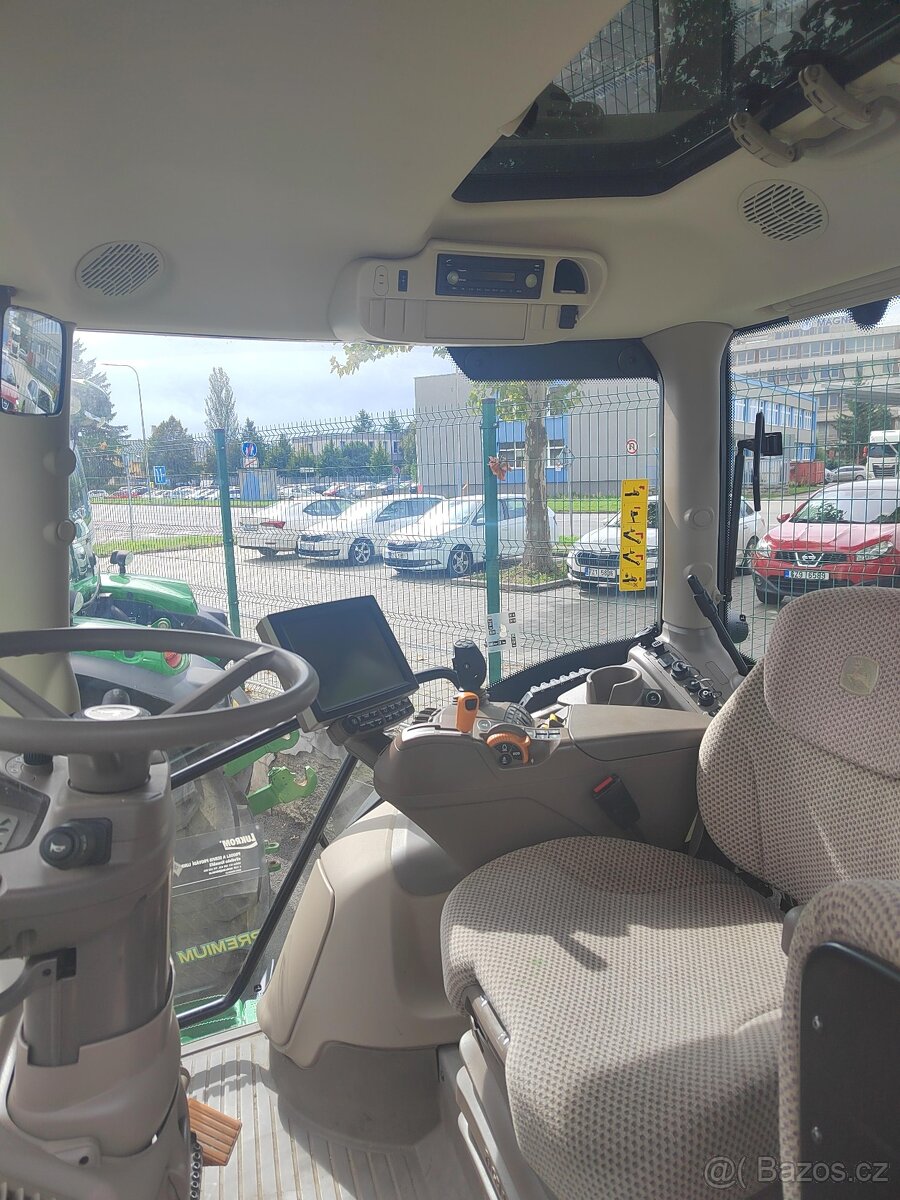 John Deere 6130R - 6