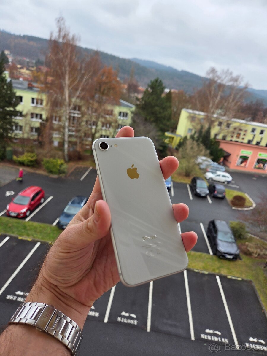 Apple iPhone 8 64GB White - baterie 100% - 6