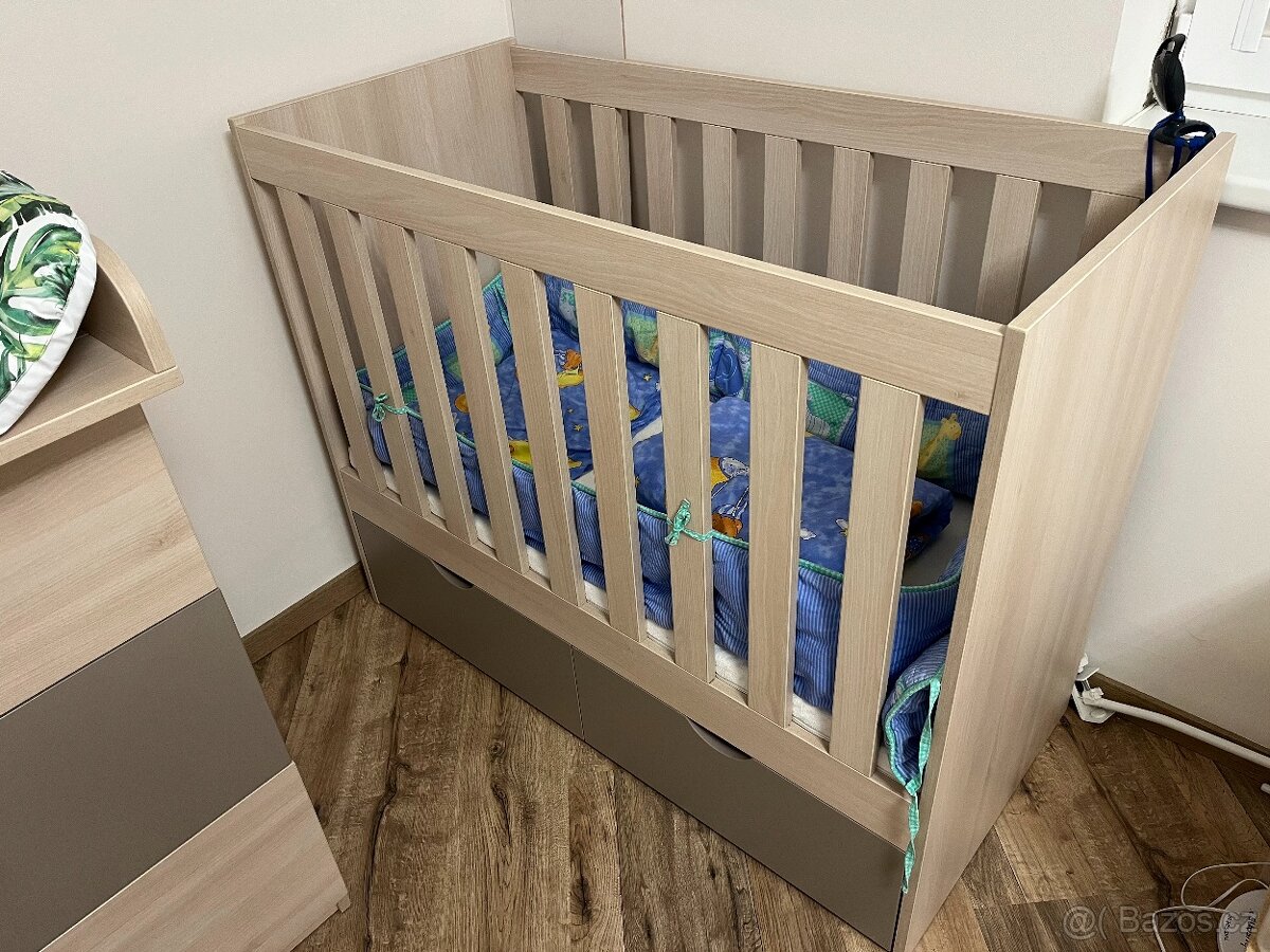 Postýlka a přebalovák s úložným prostorem - 6