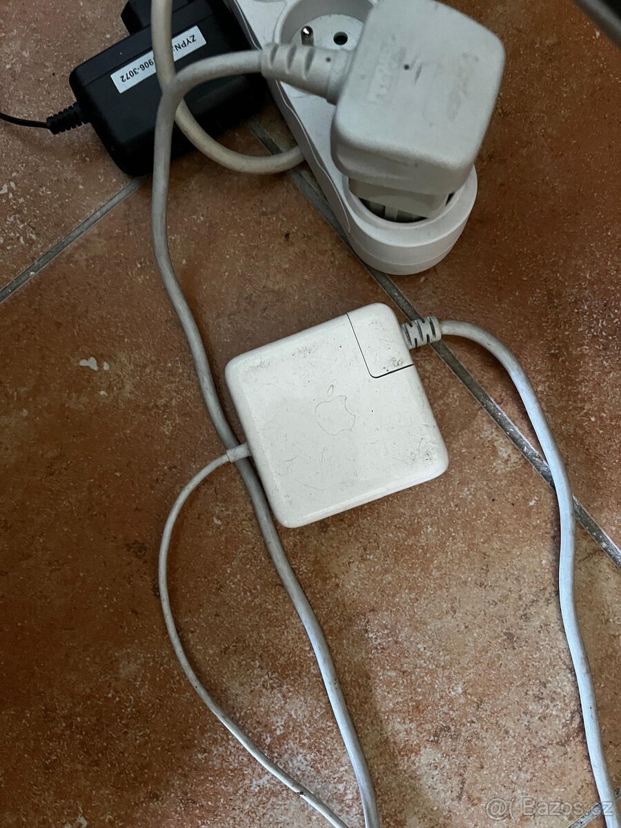 Prodám starý MacBook 5,2 z roku 2008 - 6