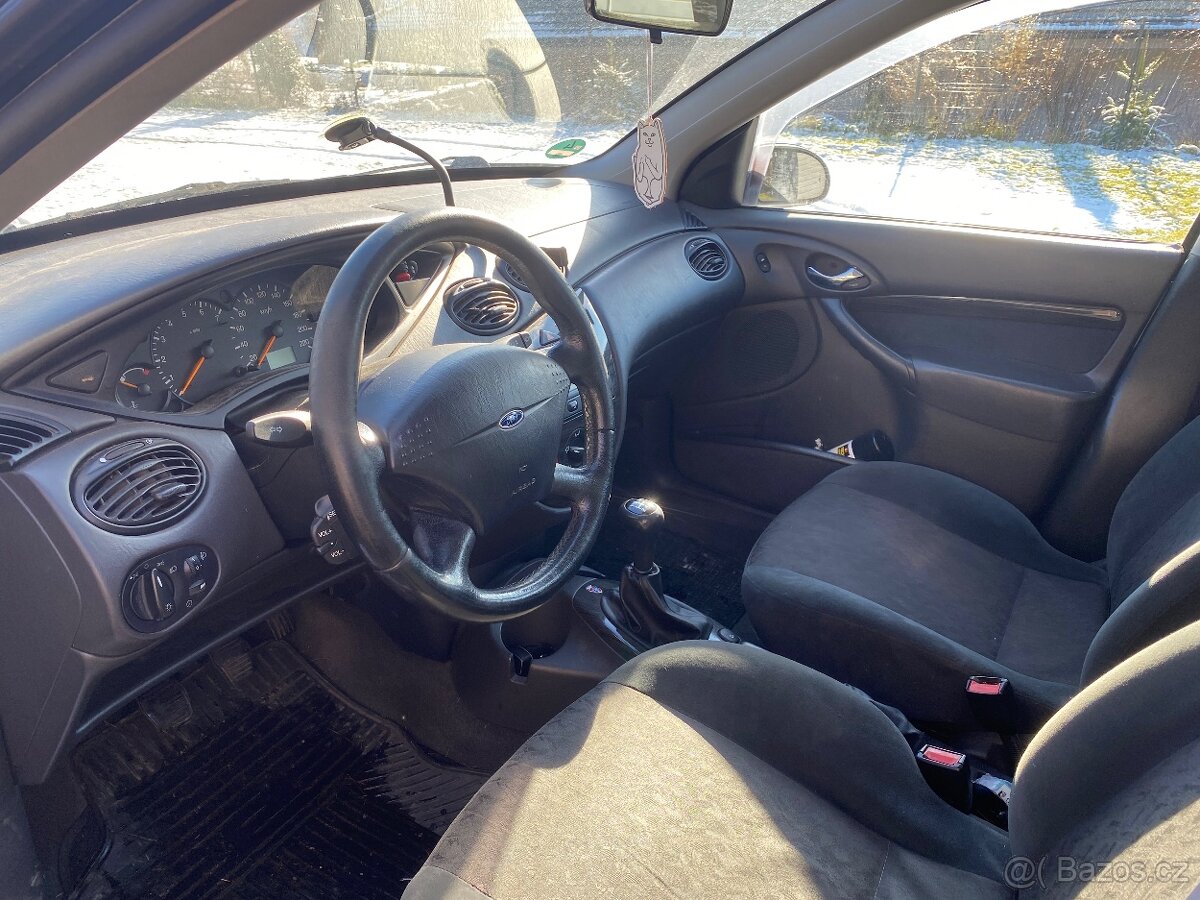 Ford Focus Mk1 1.6 Combi Ghia - 6