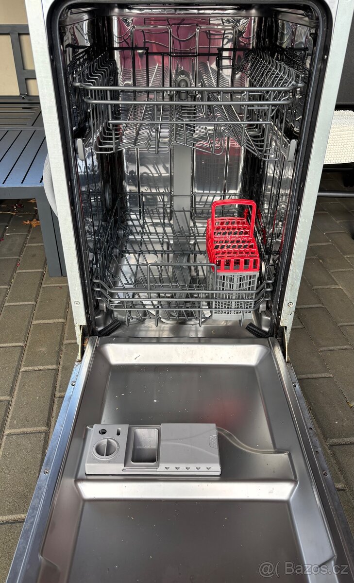 Vestavná myčka Mora IM533 - 6
