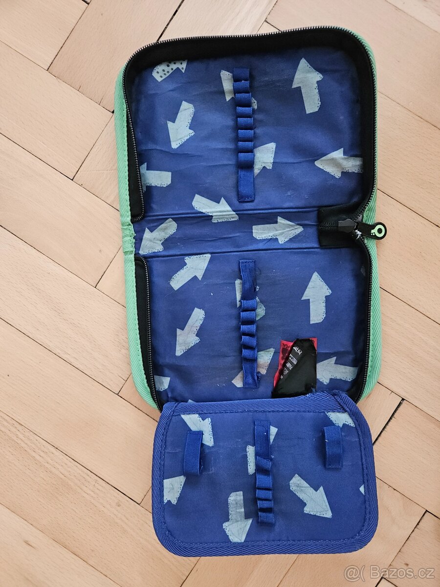 Prodám školní batoh Topgal + penál - 6