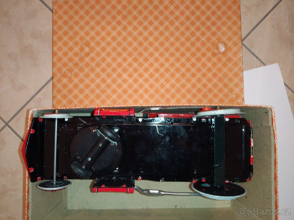 PLECHOVÁ MAŠINKA - 6