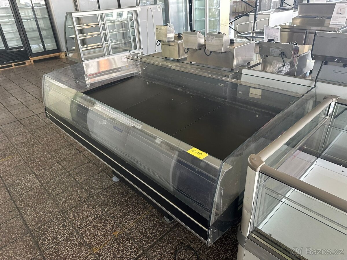 Vitrína do prostoru / ostrovní vitrína - 6