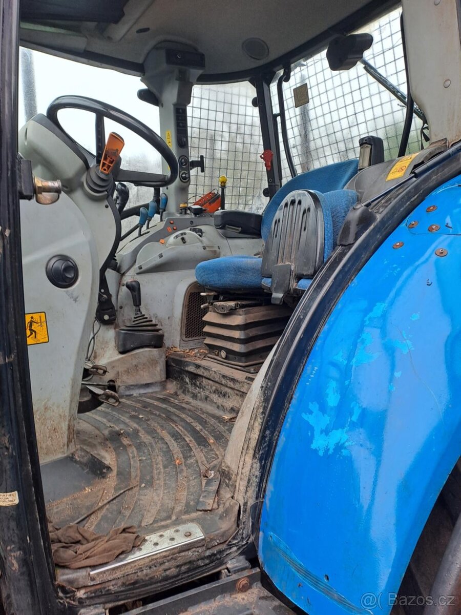 Traktor s lesnickou nástavbou New Holland T5.95 - 6
