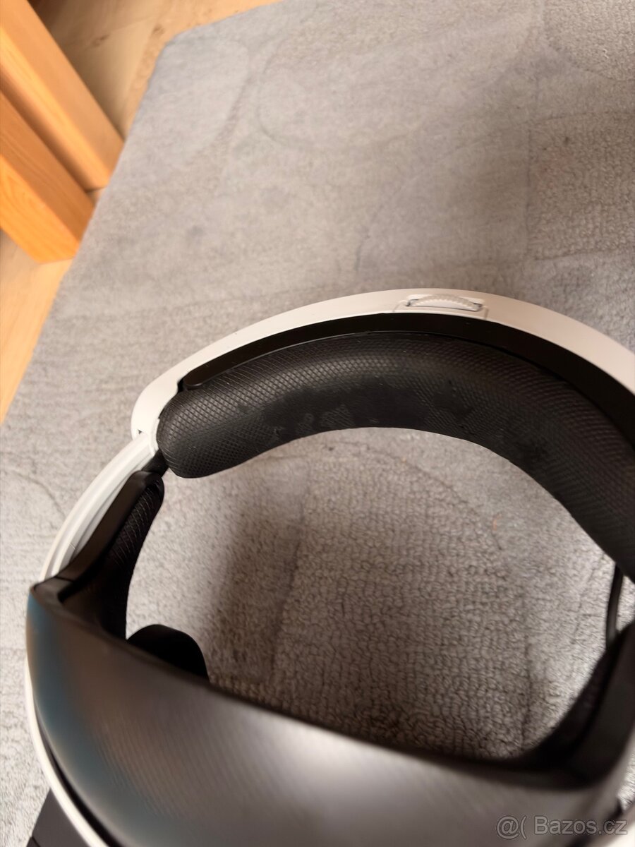 Playstation 4 Pro 1TB s prislusenstvim - 6