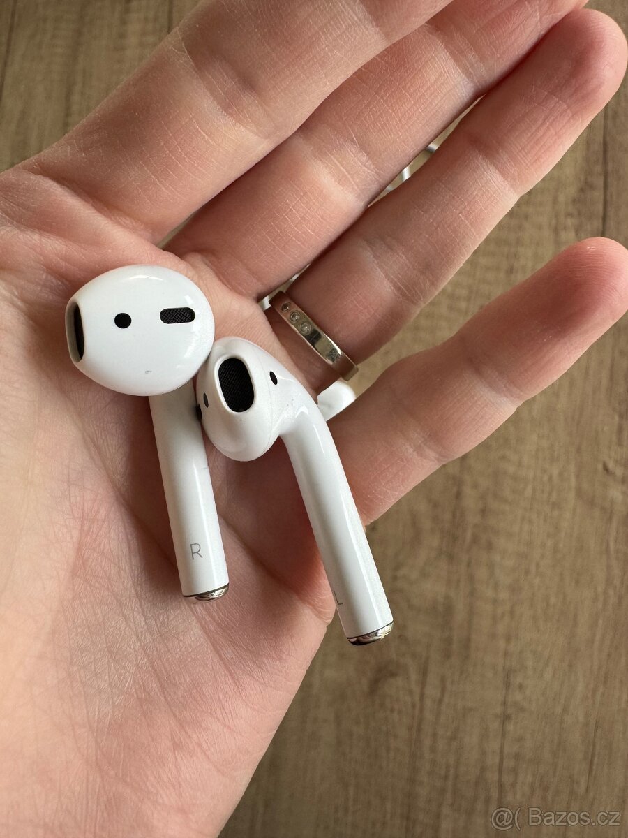 Apple airpods 1 - 6