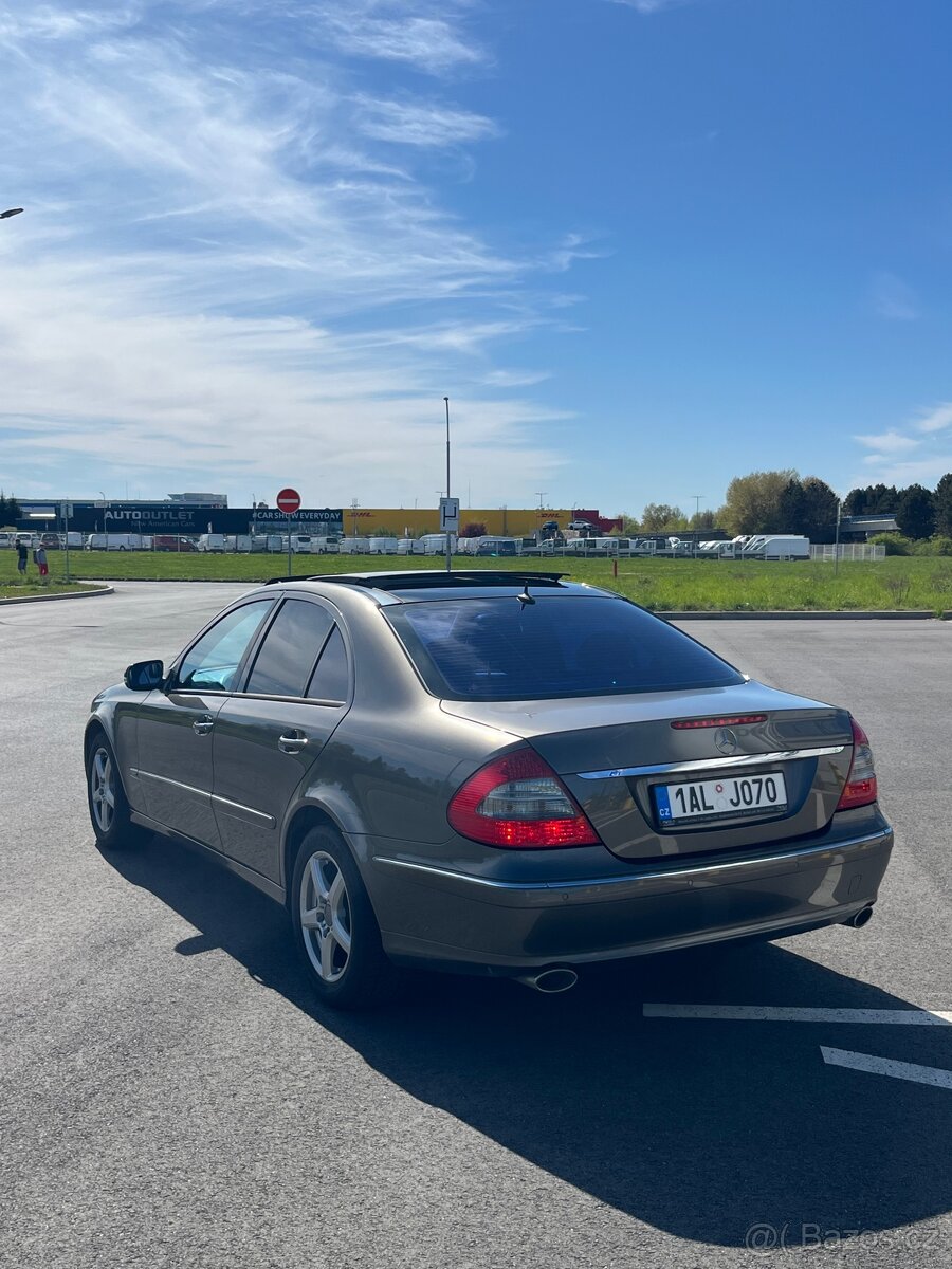 Mercedes E320 - 6