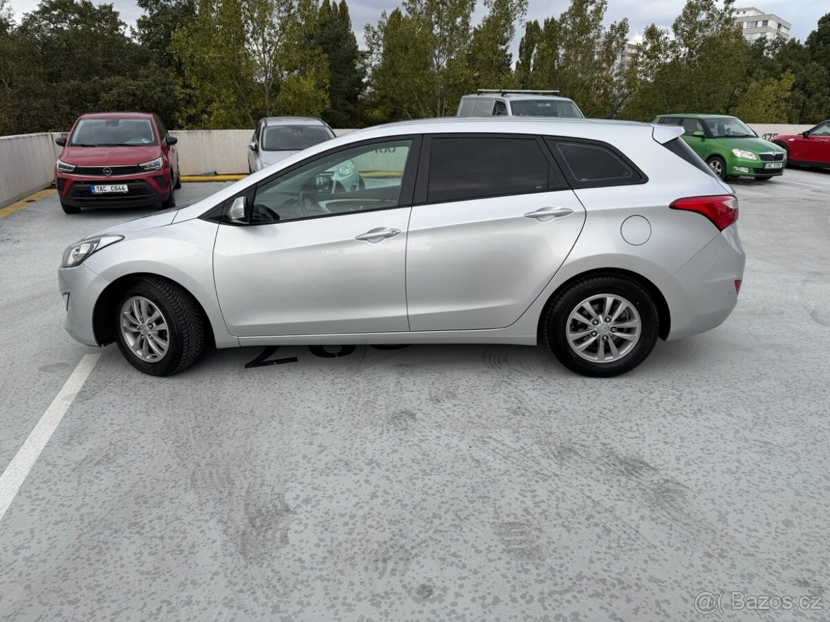 Hyundai i30 1.6 CRDi/81kW Trikolor - 6