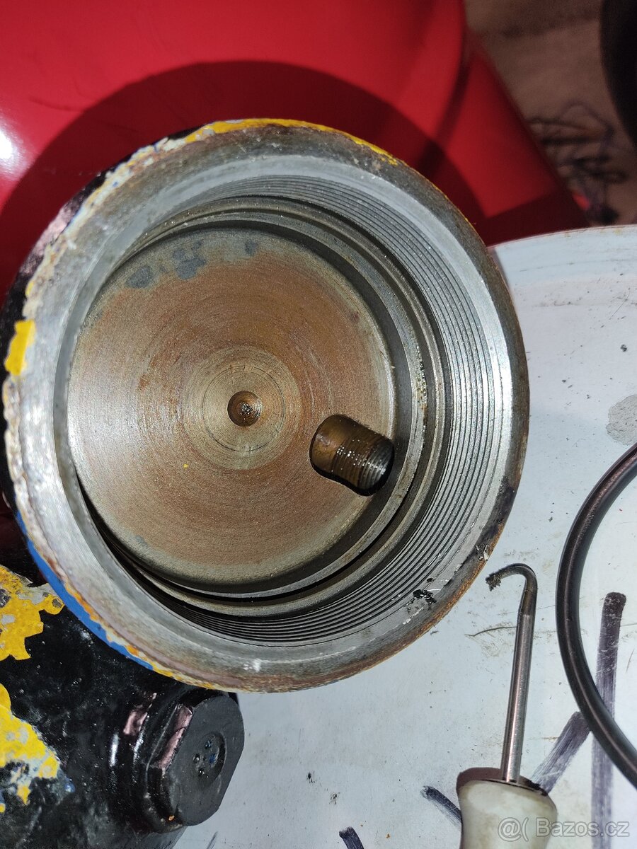 1,5t hydraulický nůžkový zvedák DDR přetěsněný + nový olej - 6