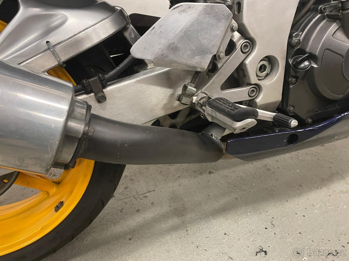 Honda CBR 900RR Fireblade SC28 youngtimer - 6