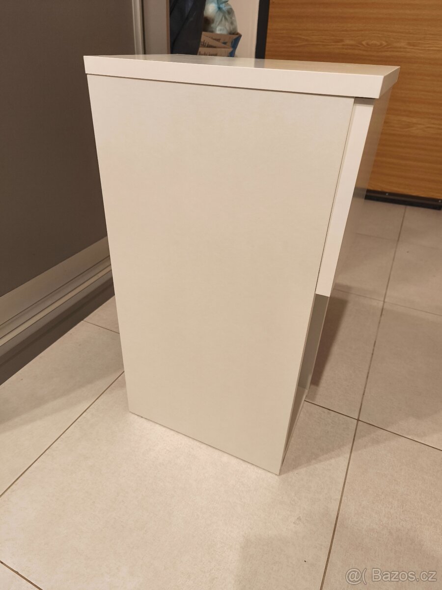 Malý noční stolek - 6