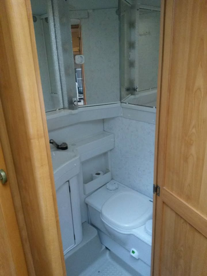 Obytný karavan Eriba Nova 462 - 1200kg - 6