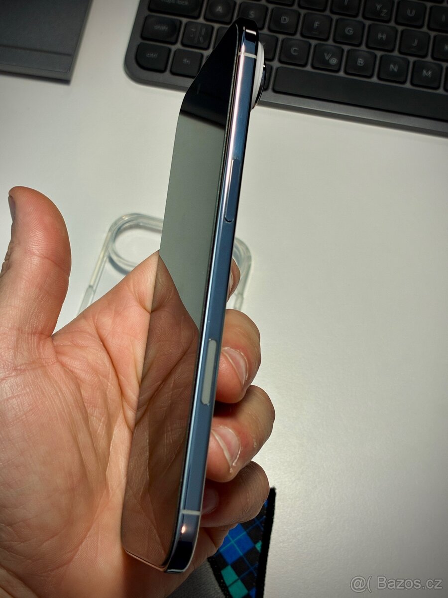 IPhone 17 Air + Pitaka - 6