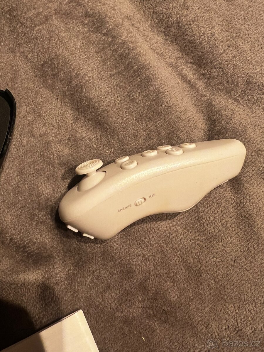 Virtuální realita na telefon on s ovladačem - 6