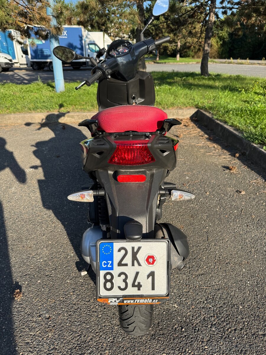Aprilia SR Motard 125 - 6
